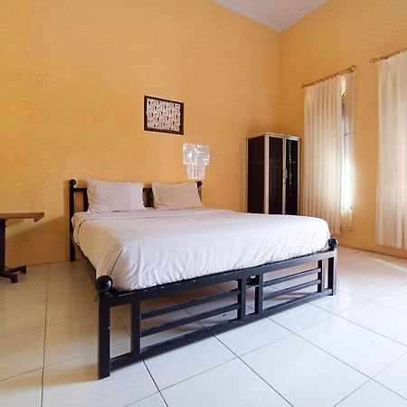 בניוואנגי Reddoorz At El Shaday Homestay Banyuwangi מראה חיצוני תמונה