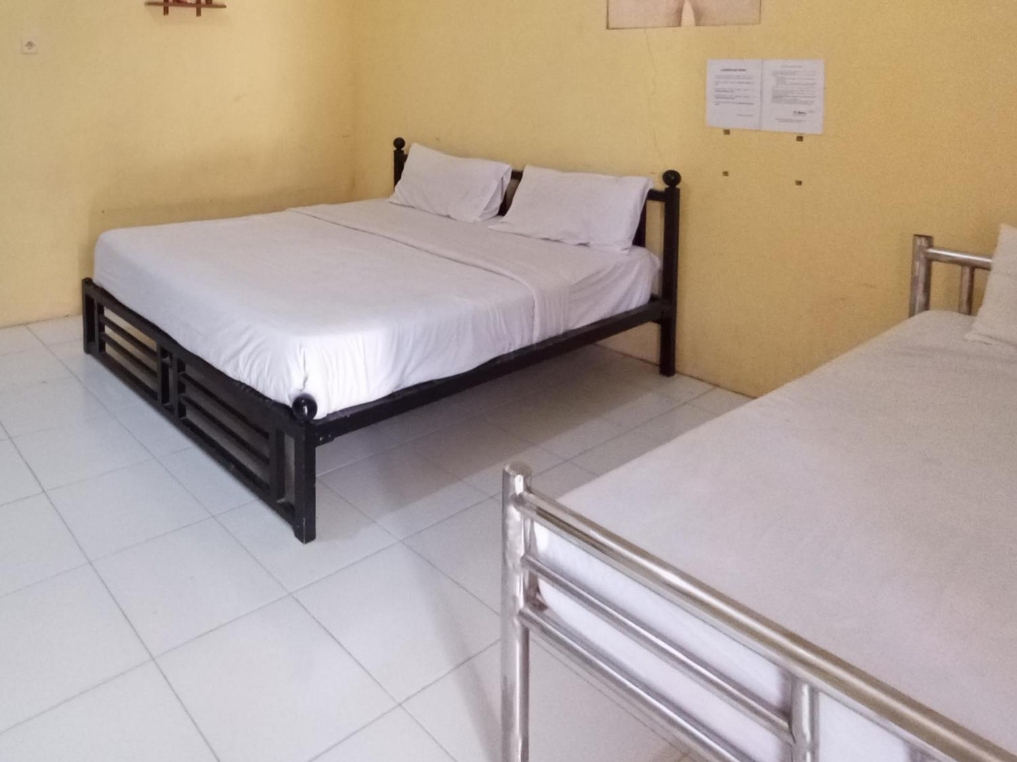 בניוואנגי Reddoorz At El Shaday Homestay Banyuwangi מראה חיצוני תמונה