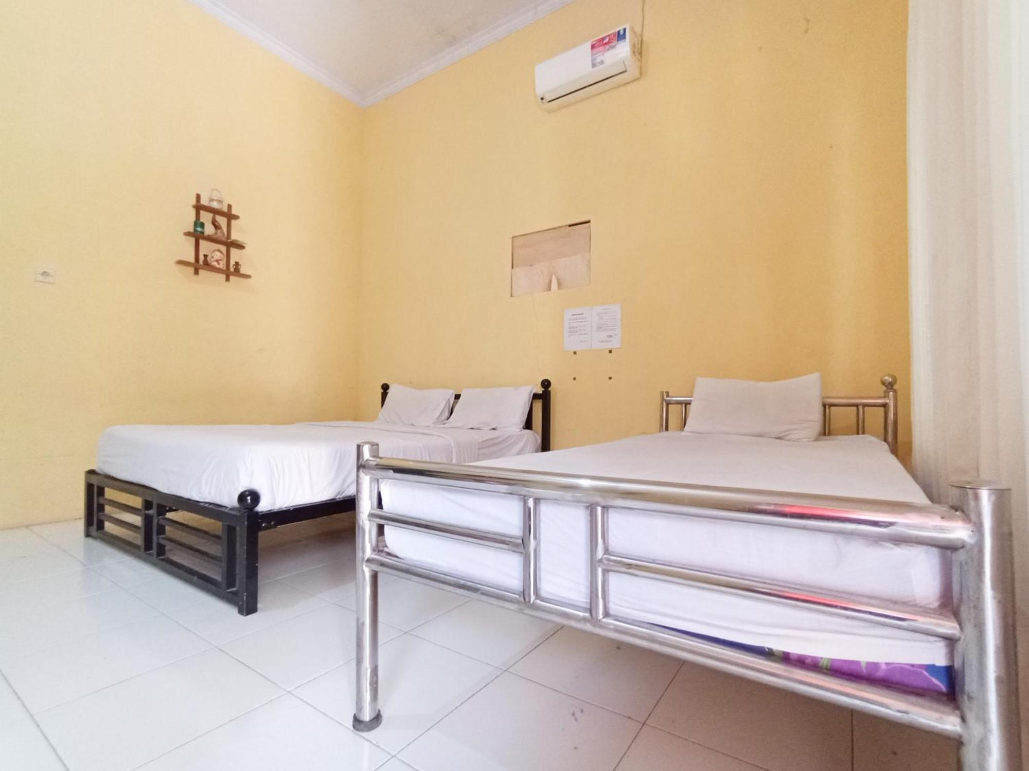 בניוואנגי Reddoorz At El Shaday Homestay Banyuwangi מראה חיצוני תמונה