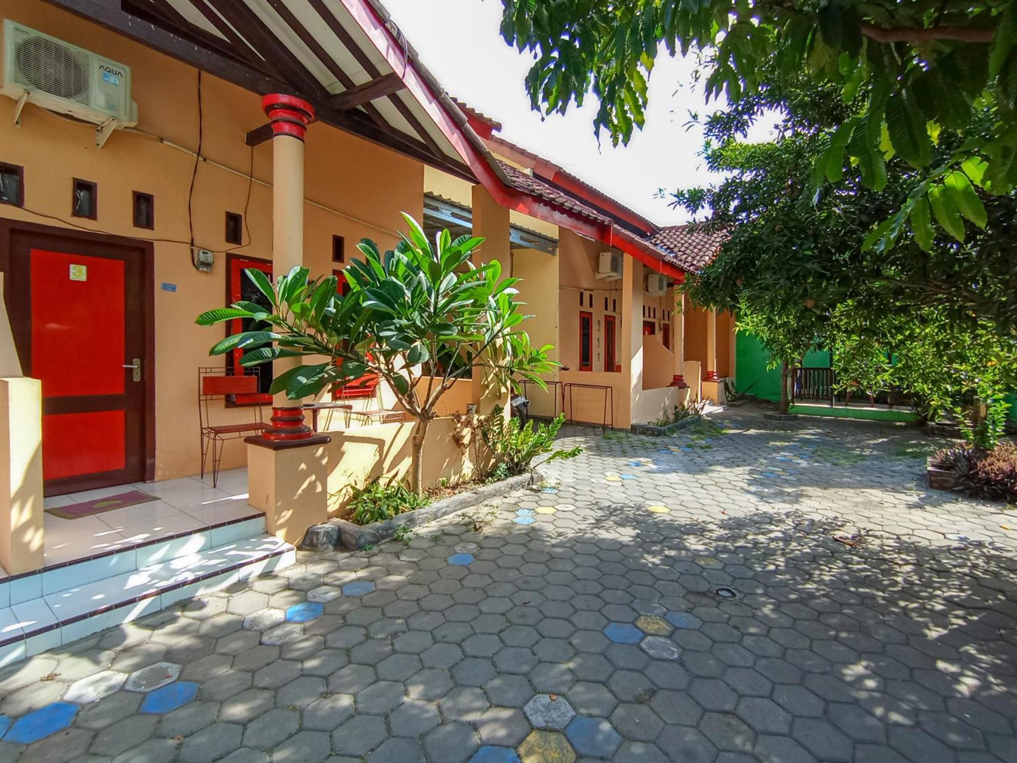 בניוואנגי Reddoorz At El Shaday Homestay Banyuwangi מראה חיצוני תמונה