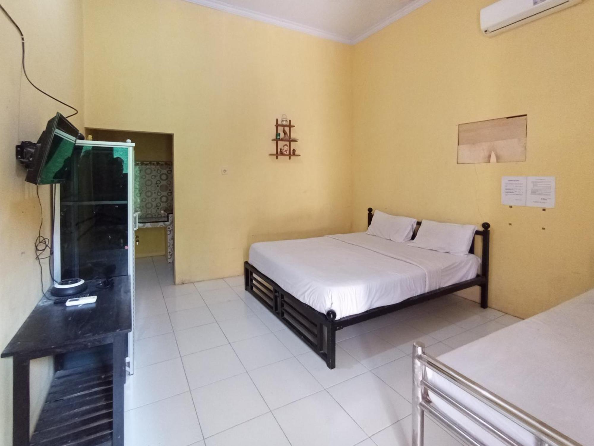 בניוואנגי Reddoorz At El Shaday Homestay Banyuwangi מראה חיצוני תמונה