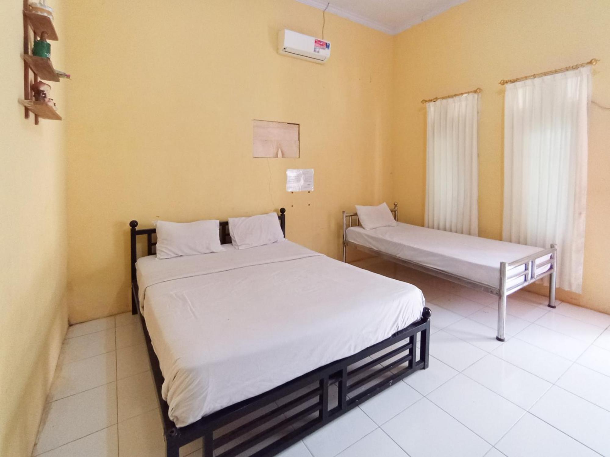 בניוואנגי Reddoorz At El Shaday Homestay Banyuwangi מראה חיצוני תמונה