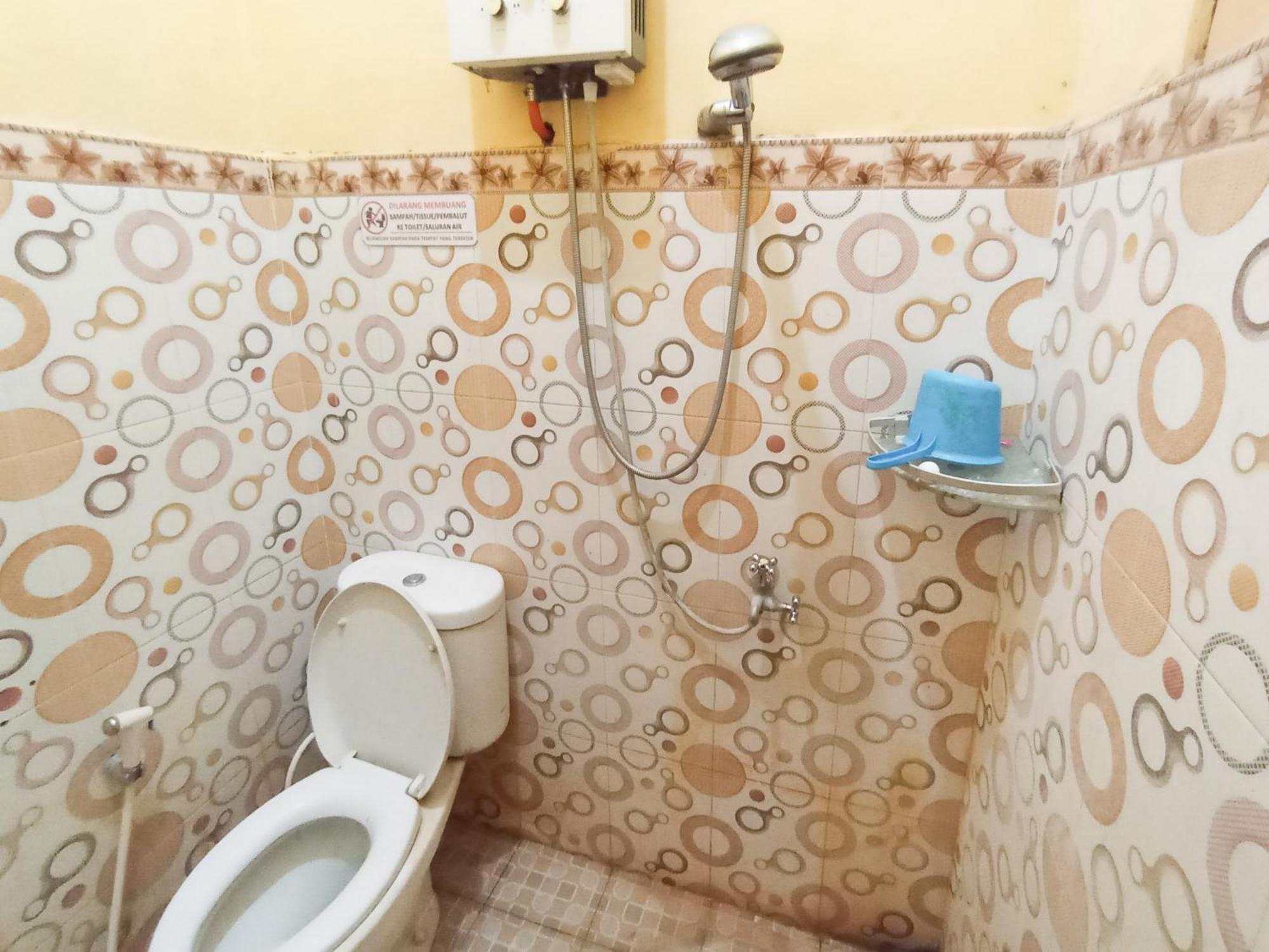 בניוואנגי Reddoorz At El Shaday Homestay Banyuwangi מראה חיצוני תמונה